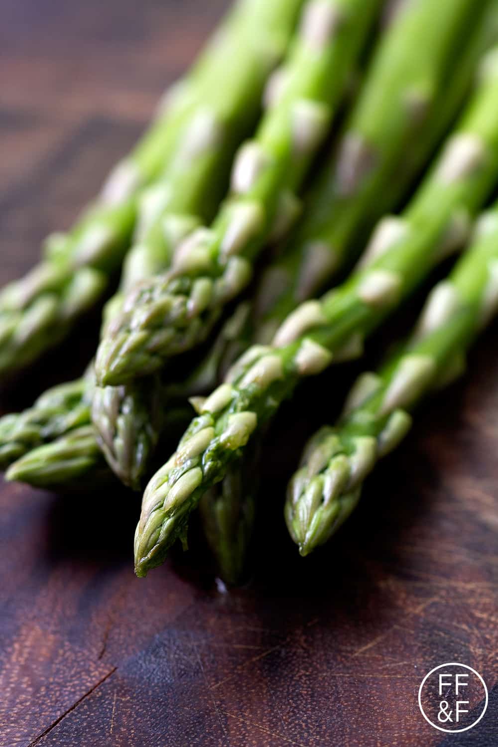 easy roasted asparagus from foodfashionandfun.com